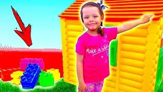 Настя и Катя в огромном игровом центре.
