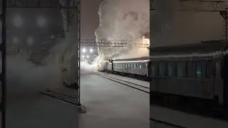 Красивое отправление поезда деда Мороза