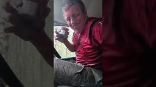 Счастливый владелец Мерсо-УАЗа 