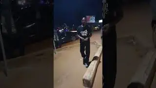 Senegambia Road bei Nacht