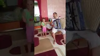 Полька - экспромт #  Виконують - Сергій Ніколаєнко(баян) та Злата Ніколаєнко(бубон)