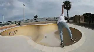 Practicant coses al skatepark de Benicàssim