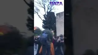 Жители Парижа поют в память о сгоревшем Соборе Парижской Богоматери