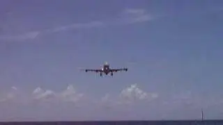 Almost hit by a Airbus St. Maarten