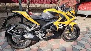 Bajaj Pulsar RS 200.
