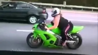 Aşırı Seksi Bayan Motorcu