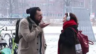 مقلب إعطاء البنات قبلة في الشارع تجربة اجتماعية شاهدو ردة فعلن😂