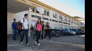 Resolução de exercícios para os estudantes do 3º ano  do Cepi Lyceu de Goiânia. Estágio IFG.