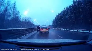 осторожно, два неадеквата на дороге