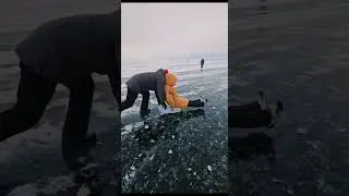 Байкал с красными шапками