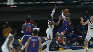 Chris Paul’s first bucket with the Suns is a baseline runner and 1