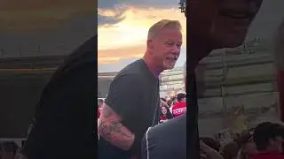 JAMES HETFIELD JOKING WITH SECURITY GUARD LIVE (2023) 