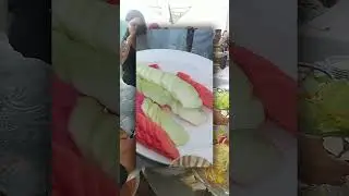 Ngantri makan salad sayur ala hotel, dan makan buah-buahan di acara pesta pernikahan | 