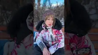 Ты пришла на каток с мамой: