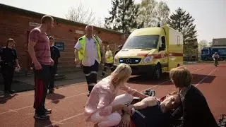 Zo gebeurde het: Mathias Coppens maakt een extreem pijnlijke val | Het Lichaam van Coppens | VTM