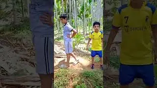 പാടത്തിന്റെ മനോഹാരിത അസ്വദിക്കാൻ പോയതാ.....