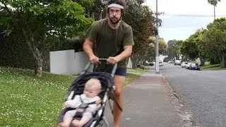 HOW TO PUSH A BABY IN A STROLLER / PRAM