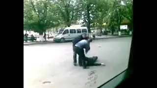 Драка на дороге. Вырубил