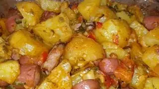 Вкуснейшее, горячее блюдо. Запечённый картофель с колбасками в духовке. 2024