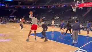 CJ McCollum warming up as the Pelicans face off against the Knicks tonight. 📸🦅🏀