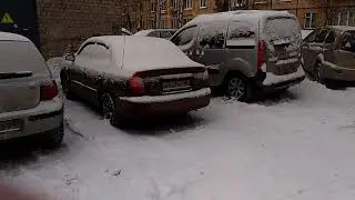 Кому лень почистить для себя стоянку, нужно занять место где уже очистили.