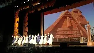 Выступление армянского танцевального ансамбля 