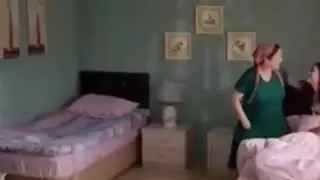как мама будит поутрам в разных странах