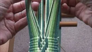 Weaving a patterned band on a floor inkle loom