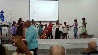 Ninas violinistas de Nigua: prueba de que el arte es posible siempre