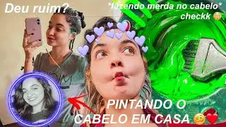 PINTEI e DESCOLORI meu CABELO em CASA! 🤯