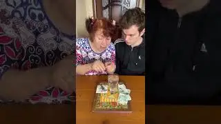 Бабулька на драйве 🤣#shorts