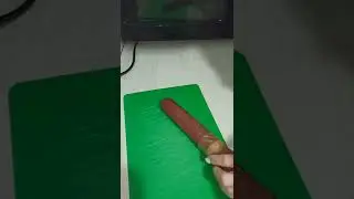 чистим колбасу быстро и легко