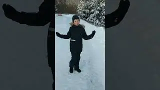 Илья, танцует под песню крокодила Гены.