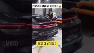une porsche taycan qui sort du futur