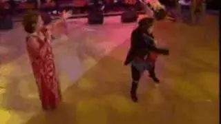 Emel Tascioglu - Sobalarinda kuru mese yaniyor