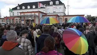 Verbot der Regenbogenfahne - Mahnwache in Neubrandenburg