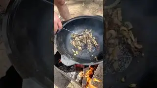 Как правильно подготовить казан для готовки! #казан #кемпинг #плов