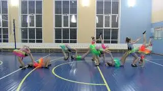 180550  Акробатическая композиция «Делайте зарядку»