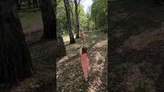 С палкой на старшую сестру🙈