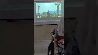Ini reaksi  siswa di kwlas  saat diperdengarkan lagu dangdut sebaga bahan materi ajar