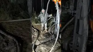 бурение скважины,Нашли нефть😁