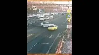 Idiots in the car, accident at intersection 2021! CAR CRASH! Dash cam! 