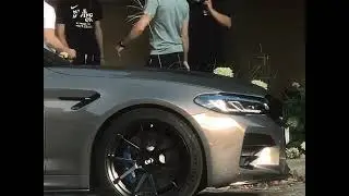 Поет шалалала..😏