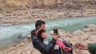 A story of life and death: 😱Diana crossing the river to go to the doctor for treatment  😱😱