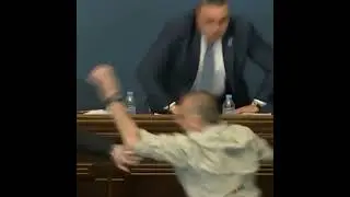 ალეკო ელისაშვილმა მამუკამ მდინარაძეს დაარტყა. 