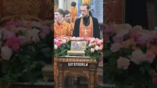 Ко Христу пять человек, а к святыням тысячи.