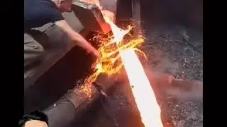 Mann steckt Hand in Lava  (Real Or Fake?)