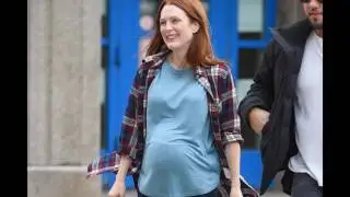 Julianne Moore Shows off Her Pregnant Belly