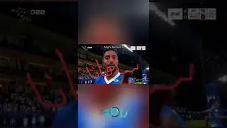 ‏سالم الدوسري يكتب اسماء أبنائه على الكاميرا ♥️