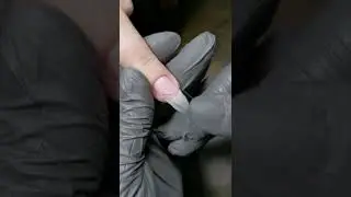 Поднимаю клюющий ноготь с помощью арочных типс. Подробное видео в плейлисте 